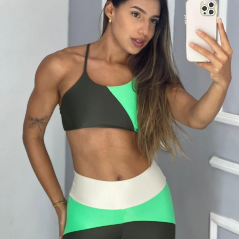 Conjunto tricolor canelado de compressao