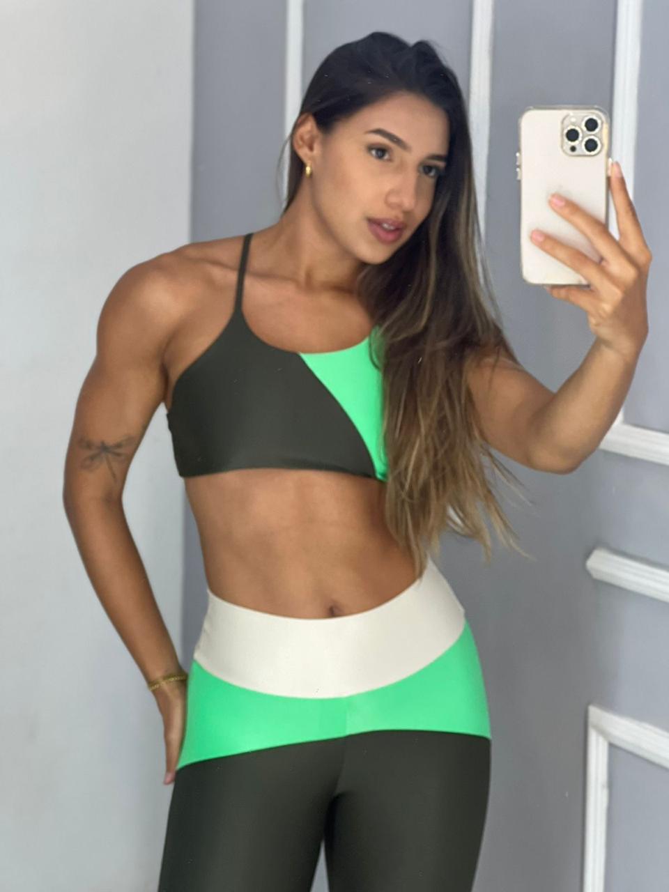 Conjunto tricolor canelado de compressao